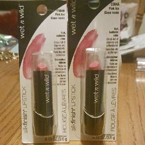 Wet n Wild Pink Lipstick Vibrant Color Smooth Application (2)